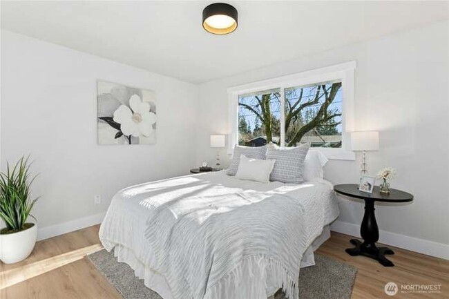 Foto del edificio - 16326 Lake Hills Blvd