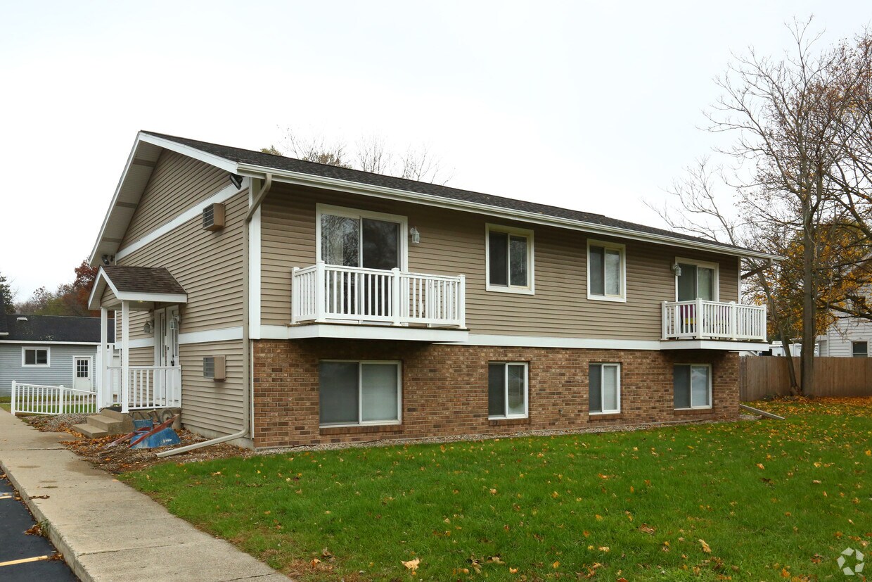 Primary Photo - 955 E McDevitt Ave