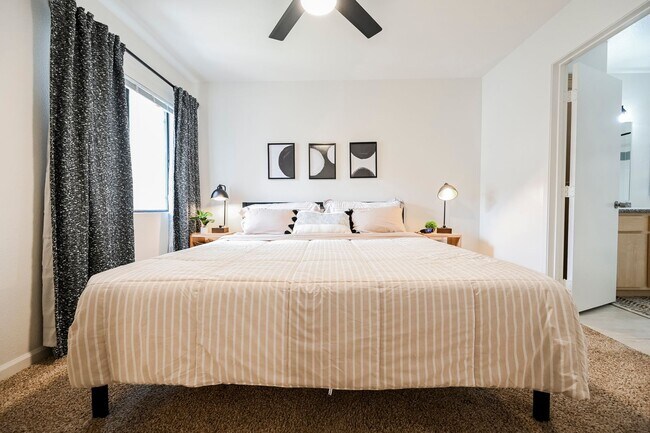 Building Photo - A-MAZE-ING!! Furnished Turn-Key Henderson ...