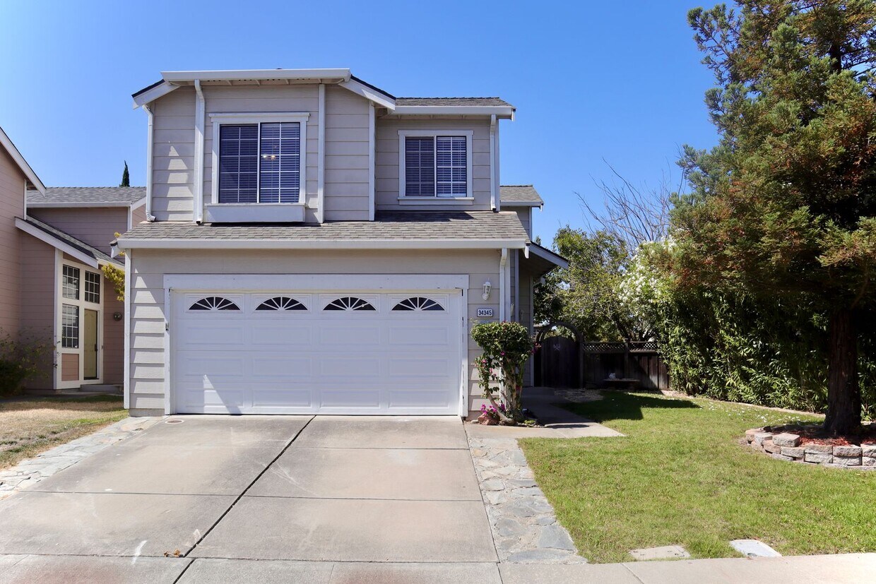 Primary Photo - Beautiful Ardenwood home with Loft Availab...