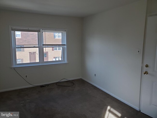 Building Photo - 2418 David Dr