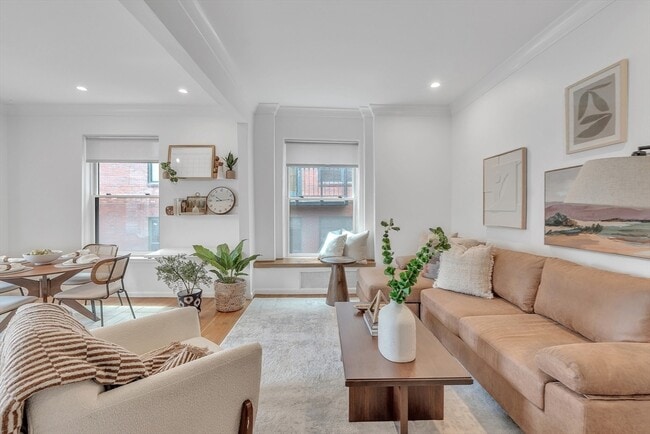 Building Photo - 11 Cazenove St