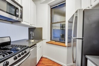 Building Photo - 414 W 49th St