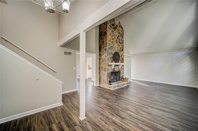 Building Photo - 4060 Oak Ferry Dr NE
