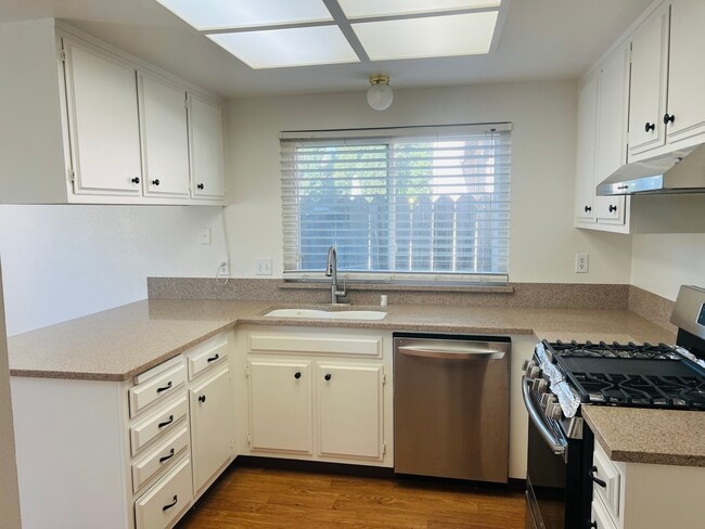 Building Photo - 5089 Brittany Dr