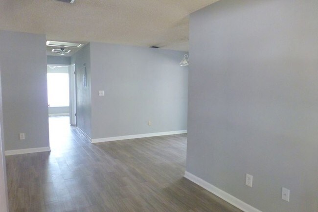 Building Photo - 2 Bedroom 1 Bath Duplex in Mount Dora