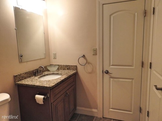 Foto del edificio - 3 br, 1.5 bath Townhome - 154 Roysan St