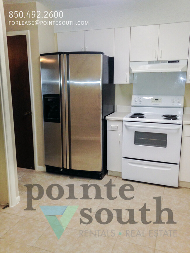 Building Photo - Pet Friendly Townhome!