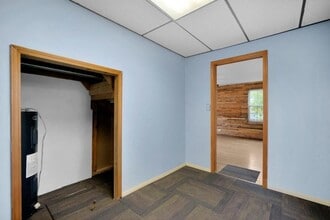 Building Photo - 803 E Spraker St