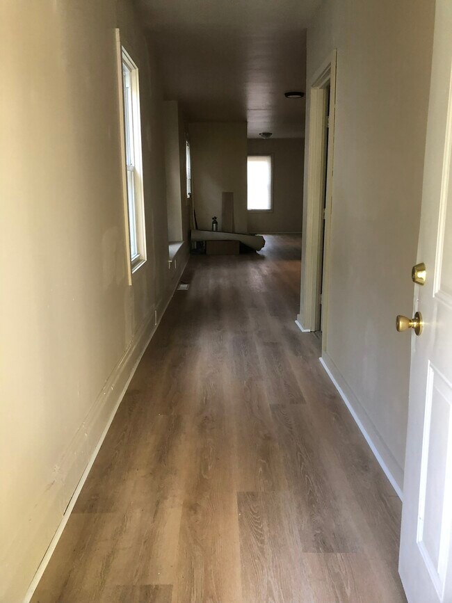 353 Champlain St Unit Lower, Rochester, NY 14611 Apartments in