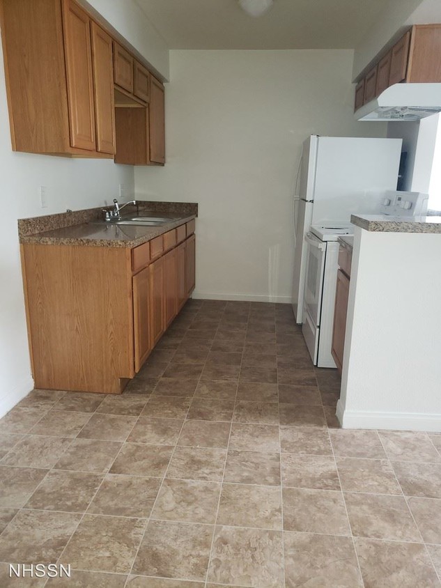 Primary Photo - 497 Calcaterra Cir