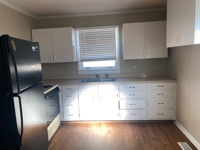 Foto del edificio - Ready for new tenants June 2025! Downtown ...