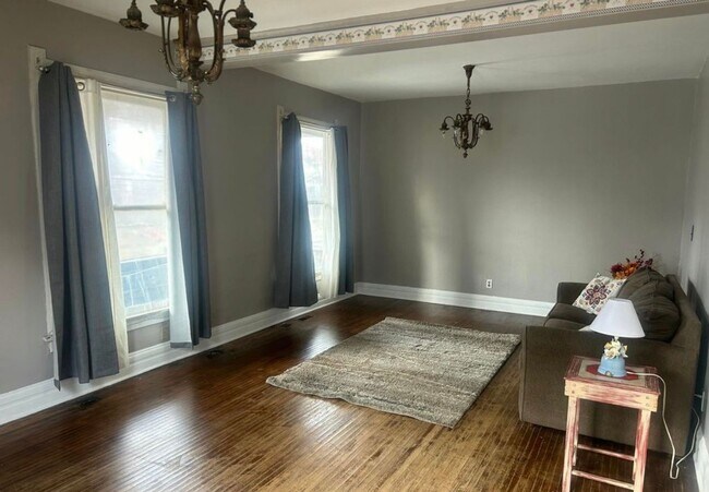 Building Photo - 3 Bed 1 Bath