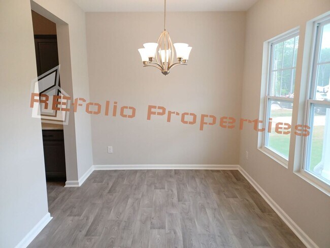 Building Photo - $500 bonus if the lease starts by 10/15! G...