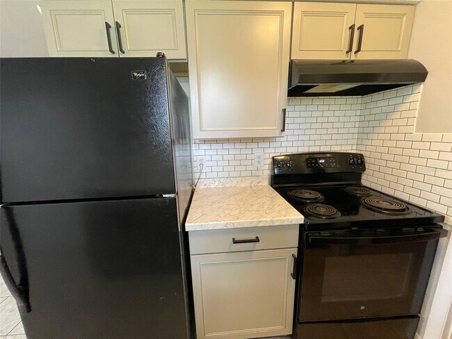 Foto del edificio - 560 Rosedale Ave