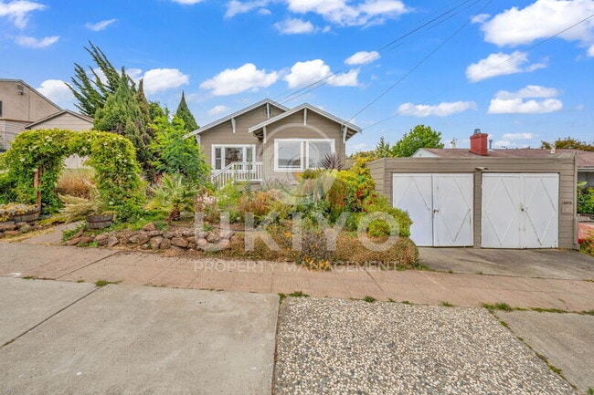 Building Photo - 5520 Santa Cruz Ave