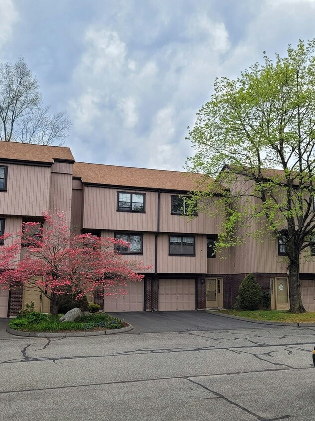 117 Mattabasset Dr, Meriden, CT 06450 Townhome Rentals in Meriden CT