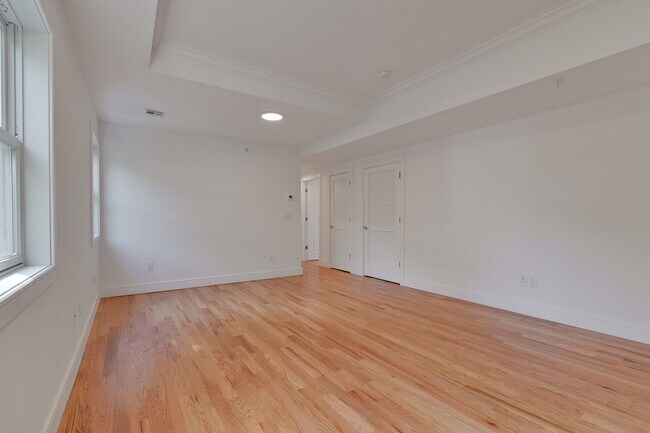 Building Photo - 354 South Avenue E