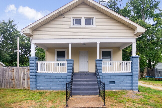 Building Photo - 1319 Stinson Ave