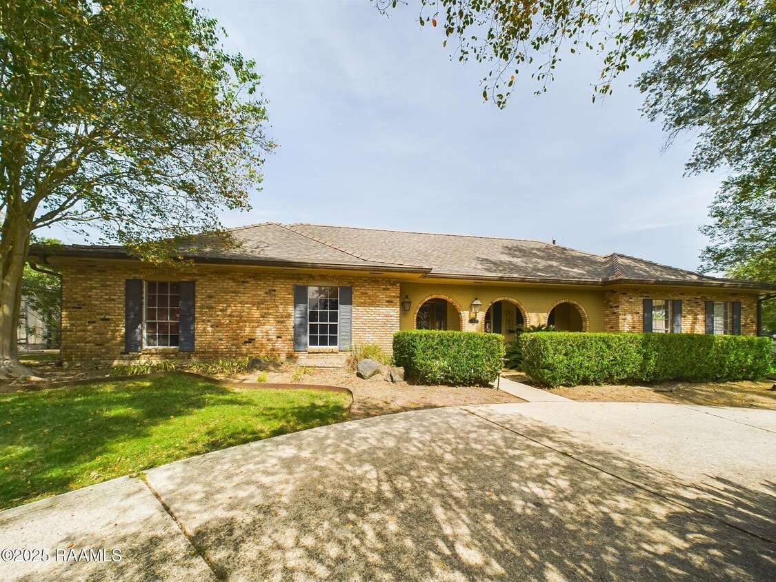 Primary Photo - 232 Thibodeaux Dr