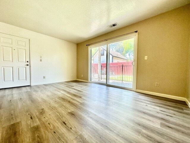 Foto del edificio - 815 Hazel St