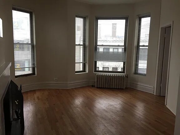 Foto del edificio - 902 W Belmont Ave