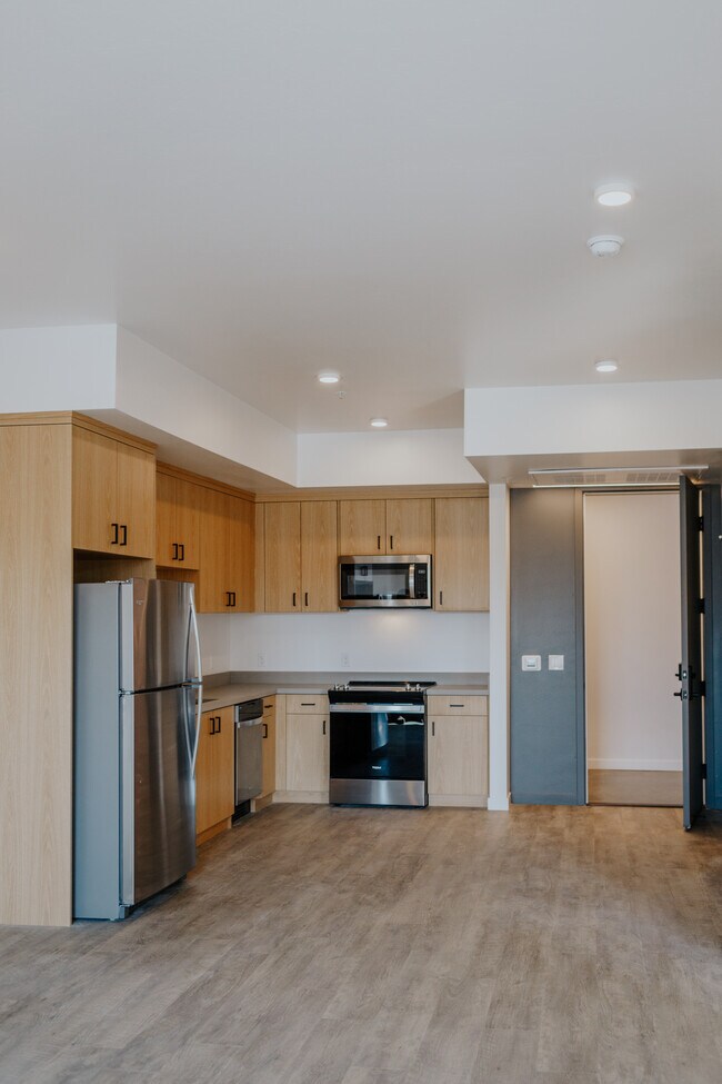 limpias moderna cocina, con gabinetes a medida - The Cue