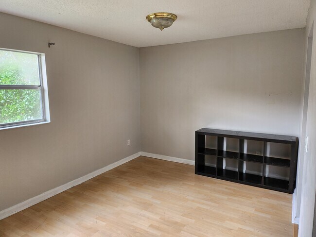 Building Photo - 107 Wheatland Ct