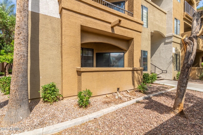Building Photo - 5302 E Van Buren St