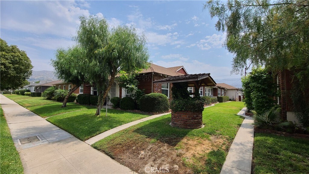 Foto principal - 2542 N Buena Vista St