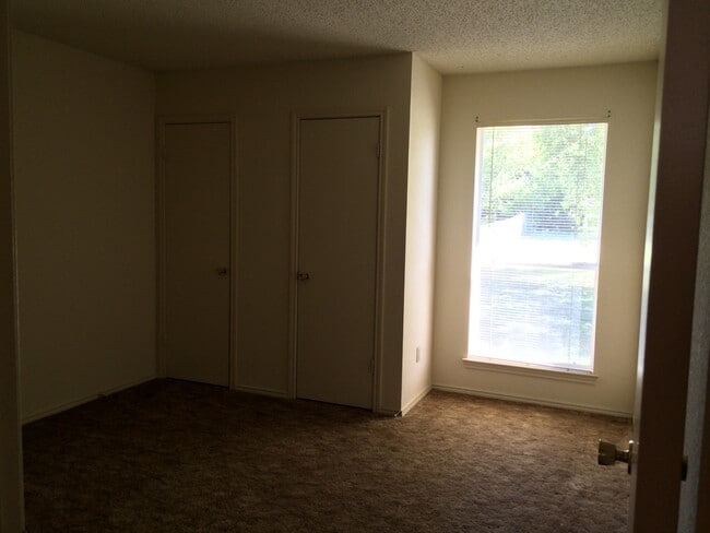 Building Photo - 624 Barbara Jean Dr
