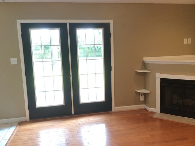 Building Photo - Charming Cul-de-Sac Home
