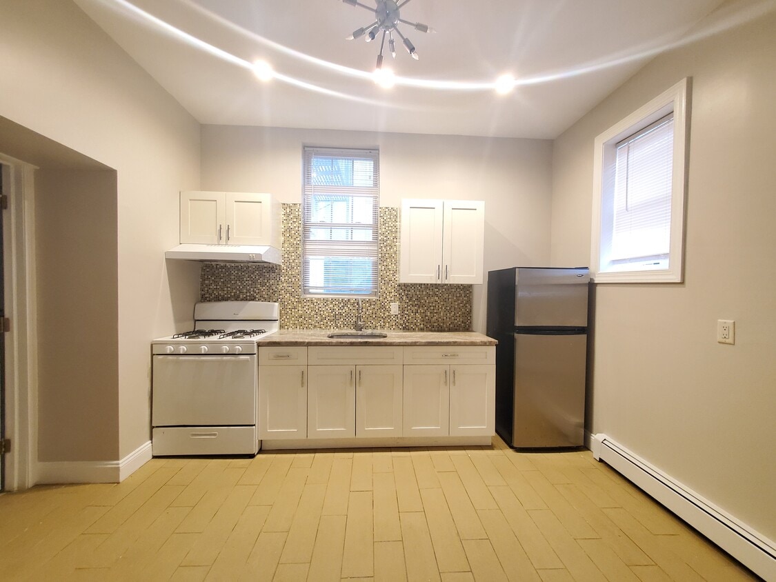 89-91 E 25th St 14 - 90 E 25th St