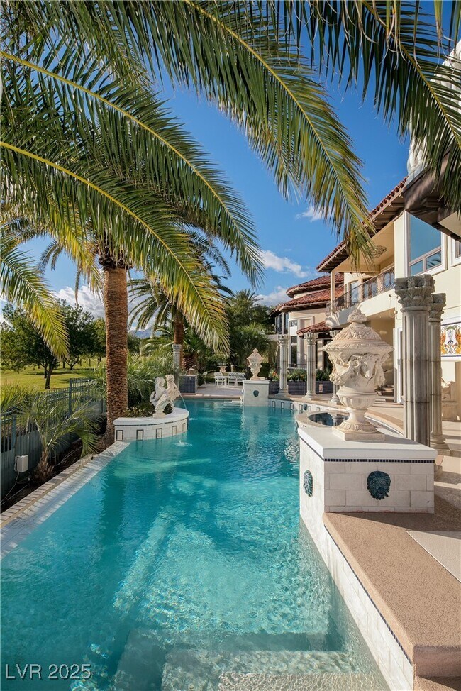 Foto del edificio - 8801 Palm Greens Ct