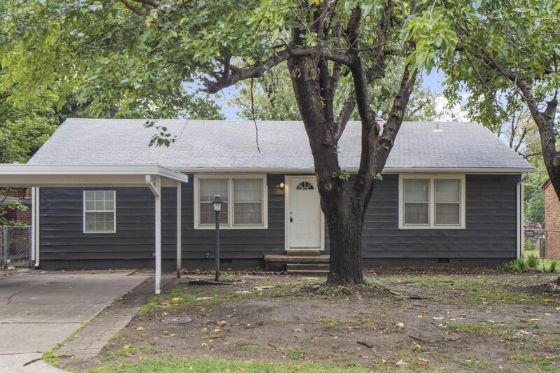 Primary Photo - 3209 S Knoxville Ave