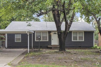 Building Photo - 3209 S Knoxville Ave