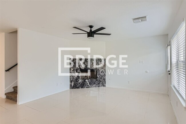 Building Photo - 1035 San Antonio Ct