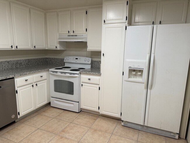 Foto del edificio - Beautiful Westside Duplex