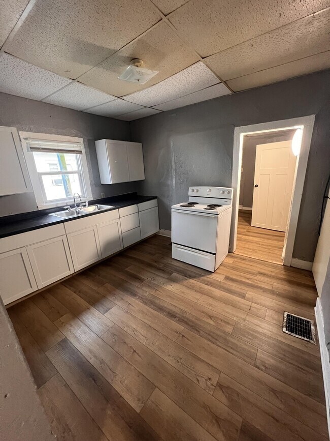 910 Hudson St, Elkhart, IN 46516 House Rental in Elkhart, IN