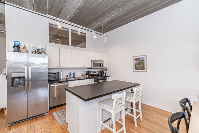Foto del edificio - 1635 W Belmont Ave