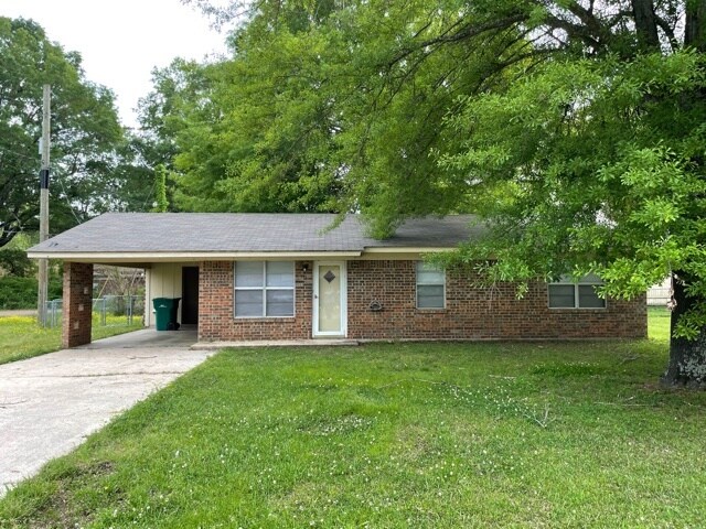 Front view - 2 Stevens Cir