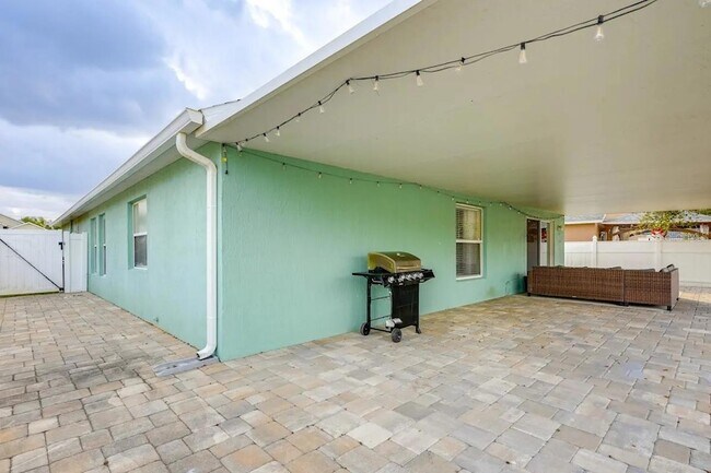 Building Photo - 739 Delancey Dr