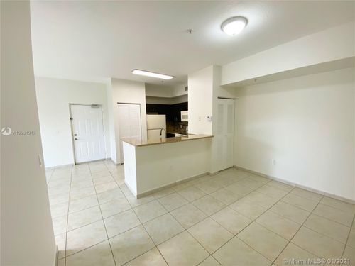 Foto del edificio - 7330 NW 114th Ave