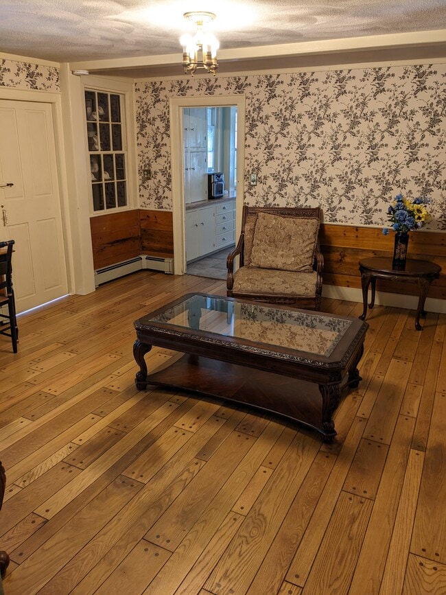 Formal Sitting Room - 8 Abbott Run Valley Rd