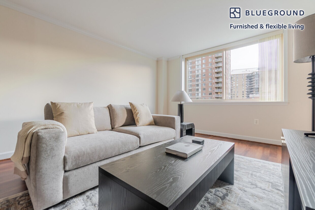 Foto principal - 3900 Fairfax Dr
