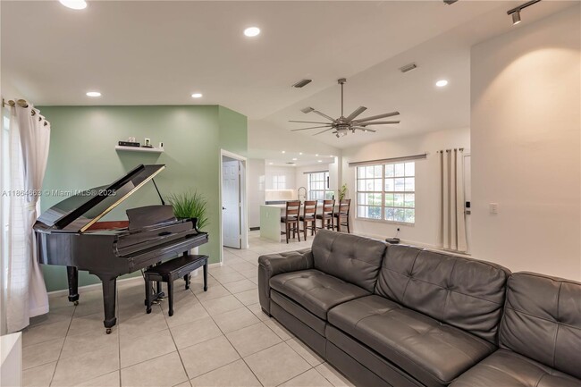 Foto del edificio - 2235 SE 6th Ct