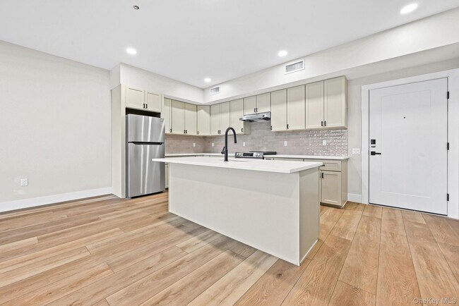 Building Photo - 80 Division St