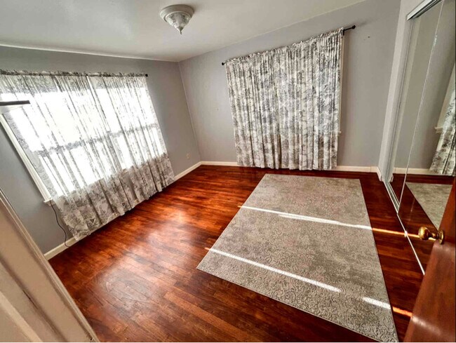 Building Photo - 263 Park Ave