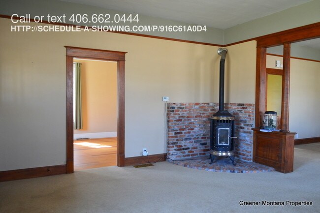 Building Photo - 401 College St