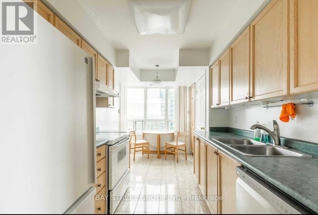 Building Photo - 911-33-2033 Empress Ave